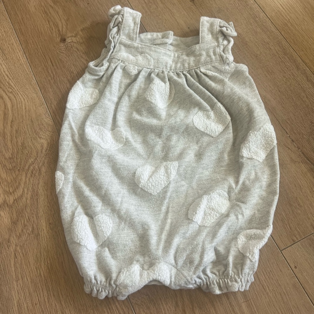 Gap addorable Gray Heart-Patterned Baby Romper